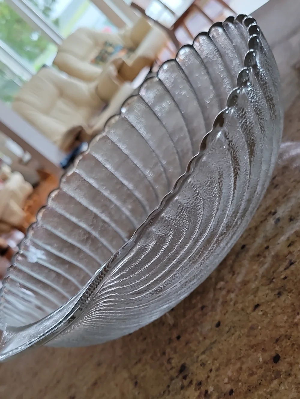 VTG Anchor Hooking Clear Glass Clam Shell Deep Round 11